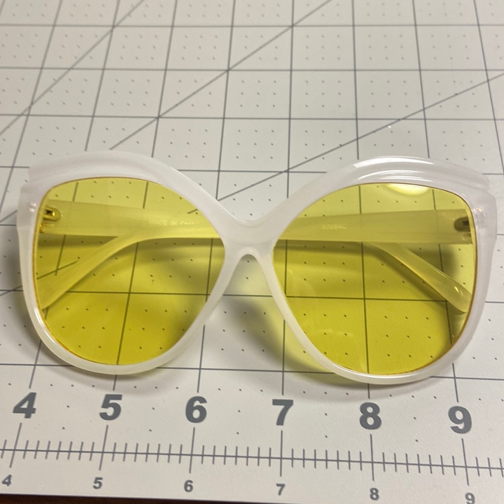 Retro 70’s Frosted Plastic Sunglass